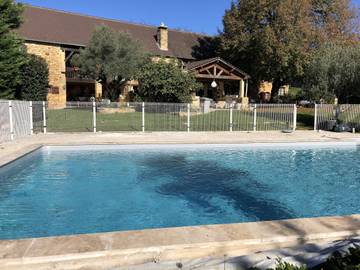 Cottage pour 16 personnes, avec piscine et terrasse à Proissans