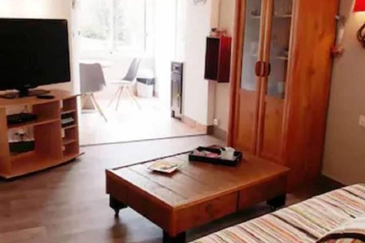 Entire apartment, Vacation home 8 km from the sea with enclosed garden, south-facing terrace, bicycle shed in Ploufragan, Côte de Goëlo
