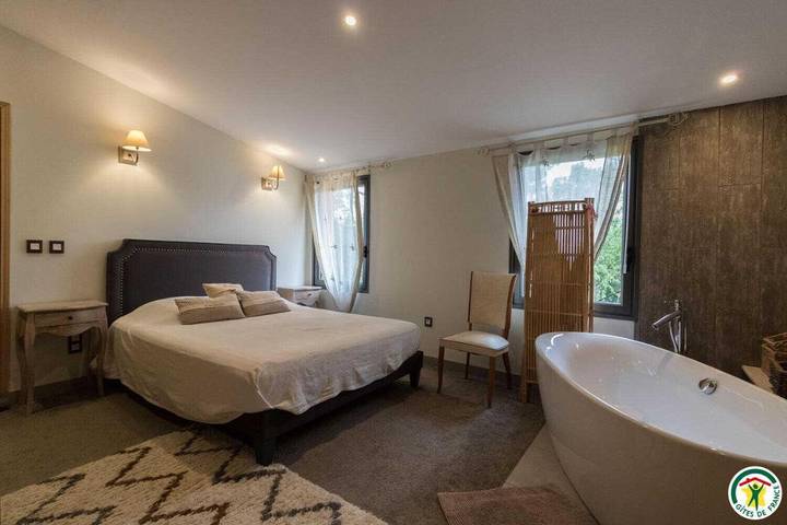 Location de vacances pour 6 personnes, avec piscine et jardin à Aignes
