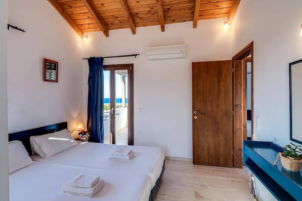 Aeolus Villa Makrigialos: privada 5 dormitorios, piscina, vistas al mar, Wifi in Makry Gialos, Sur de Creta