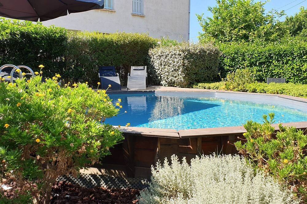 Entire apartment, A l'ombre du clocher - Gîte with heated pool in Calenzana, Calvi region