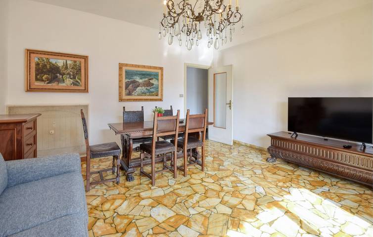 Appartamento intero, Accogliente appartamento sulla spiaggia con terrazza e WiFi in Bagni Marina, Recco