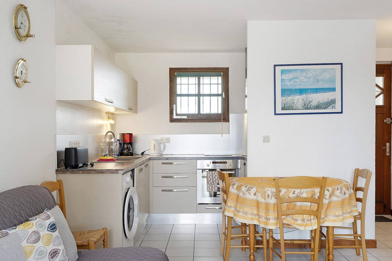 Appartement entier, Appartement « Les Orphies » avec terrasse privée, jardin commun et Wi-Fi in Vaux-sur-Mer, Côte de Beauté