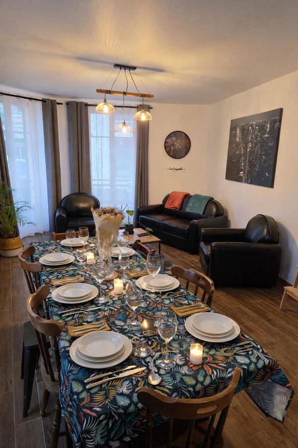 Gîte pour 10 personnes, avec balcon à Crécy-la-Chapelle