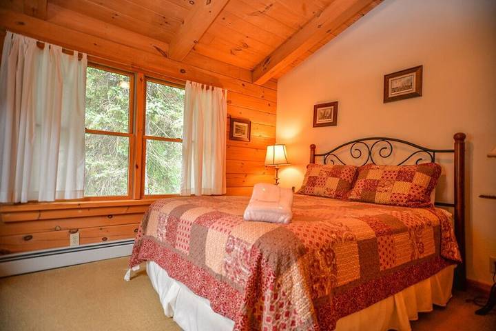 Cabin for 10 people, with balcony in Seneca Lake