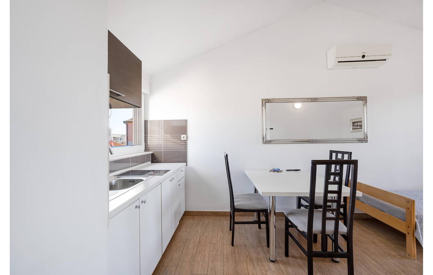 Cały apartament wypoczynkowy, Apartament wakacyjny dla 2 osób z widok na jezioro in Pirovac, Żupania szybenicko-knińska