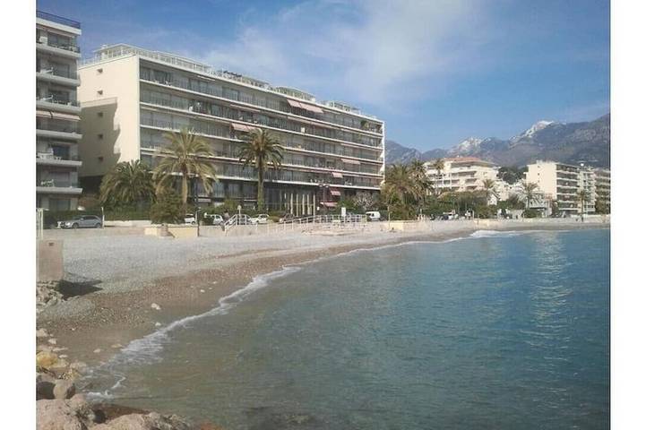 Gîte pour 6 personnes, avec balcon ainsi que piscine et jardin dans Carnolès