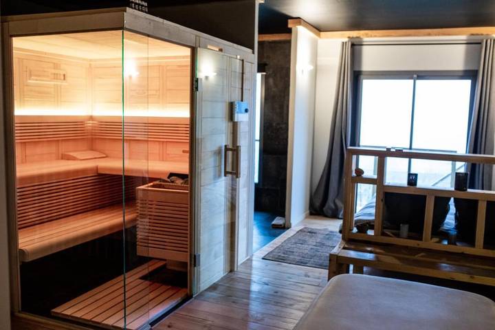 Location de vacances pour 2 personnes, avec vue ainsi que sauna et jardin à Jarnioux - 2