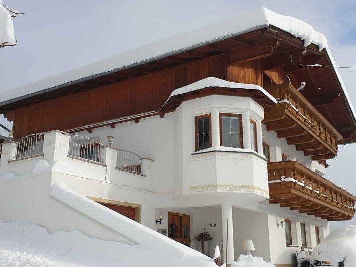 Ferienwohnung für 4 Personen, mit Balkon und Terrasse sowie Garten und Ausblick in Fließ