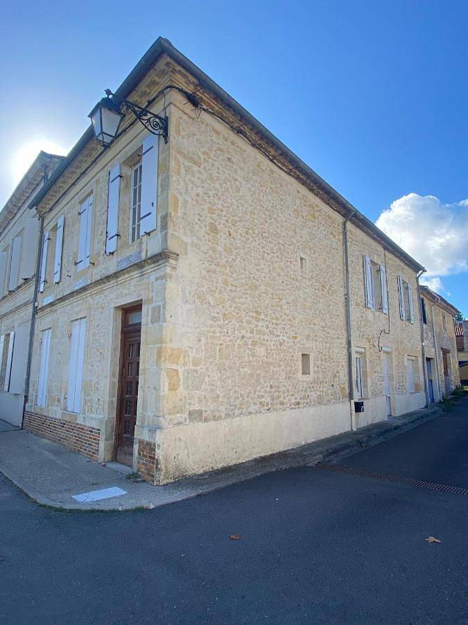 Location de vacances pour 9 personnes, avec jacuzzi à Vertheuil