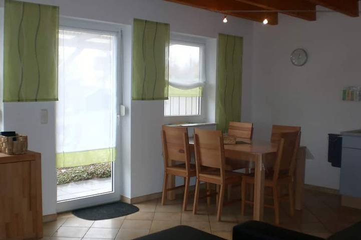 Ganze Wohnung, Großes Ferienhaus (82 m2) auf zwei Etagen mit Sonnenterrasse in Haundorf, Fränkisches Seenland