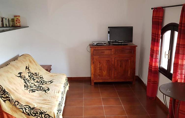 Gîte pour 4 personnes, avec Terrasse ainsi que Jardin et Vue dans Lingueglietta - 2