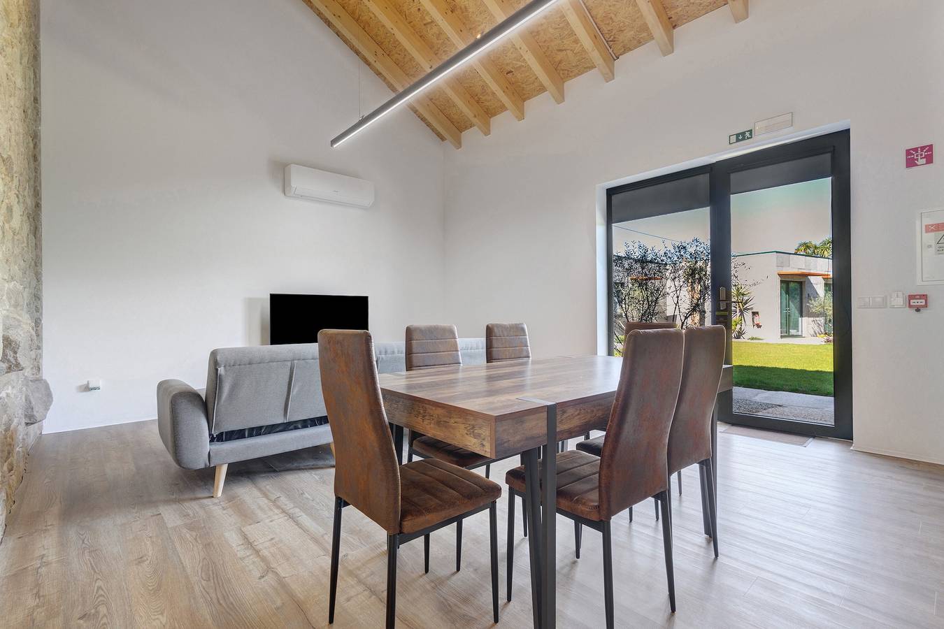 Apartamento inteiro, Apartamento 'T2 Familiar Ua02' com Piscina Partilhada, Wi-Fi e Ar Condicionado in Braga, Distrito de Braga