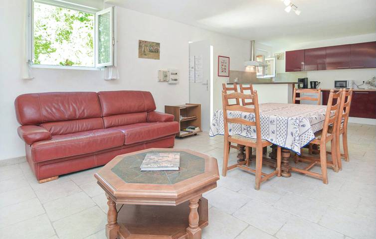 Ganze Ferienwohnung, Geräumige Wohnung mit Pool & Garage, 900m zur Rhone in Le Sambuc, Arles