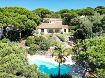 Villa pour 8 personnes, avec piscine ainsi que vue et jardin, animaux acceptés dans Gigaro