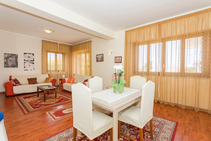Elegante Villa mit privatem Garten am Ätna bei Taormina in Zafferana Etnea, Ätna