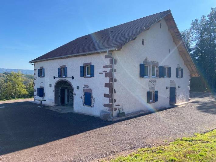 Gîte pour 4 personnes, avec jardin et vue sur le lac ainsi que vue et sauna, adapté aux familles à Ternuay-Melay-et-Saint-Hilaire