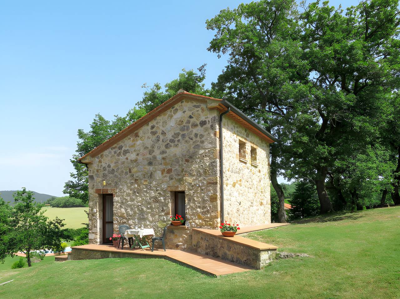 Ganze Wohnung, Ferienhaus 'San Michele - Capanna Scopi' mit Bergblick, Wlan und Klimaanlage in Montieri, Grosseto Provinz