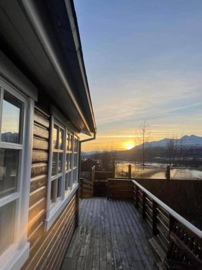 Ferienhaus für 4 Personen, mit Whirlpool und Terrasse sowie Garten in Island