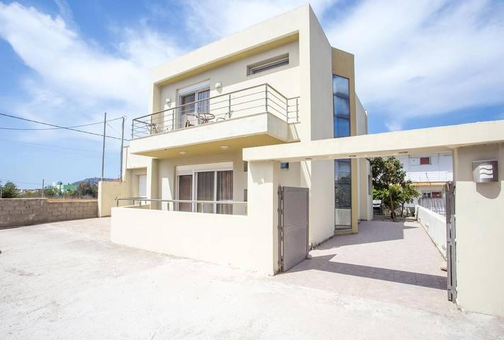 Ferienwohnung für 8 Personen, mit Balkon und Whirlpool sowie Terrasse und Garten