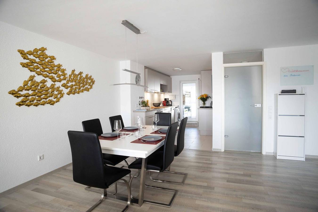 Ganze Wohnung, Komfortable Ferienwohnung mit überdachtem Balkon nahe See und Zentrum in Überlingen in Überlingen, Region Bodensee-Oberschwaben