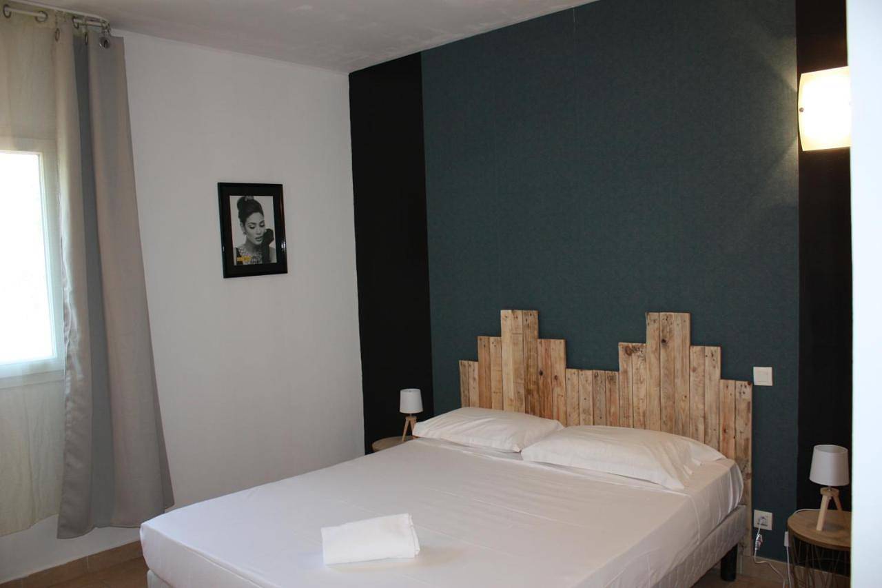 Classic Triple Room in Le Thoronet, Région de Draguignan