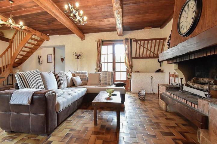 Location de vacances pour 6 personnes, avec terrasse ainsi que jardin et piscine à Félines-Minervois