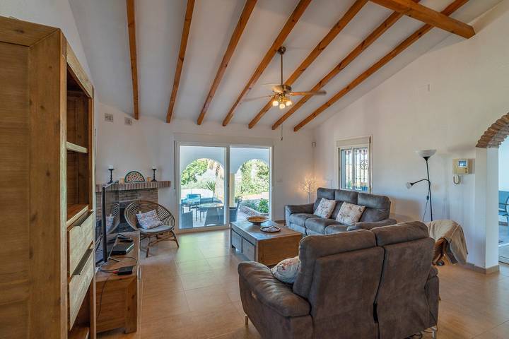 Villa 'Serenidad' with Mountain View, Pool, Wi-Fi and Air Conditioning in Cútar, Cordillera Penibética