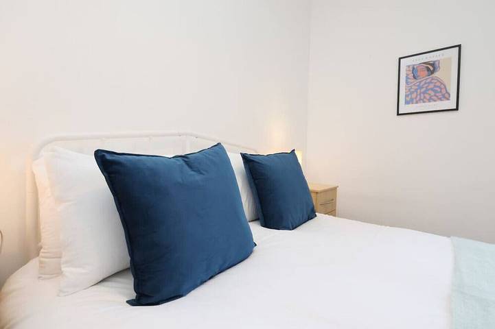 Spacious 6-Bed Home for Work Crews & Groups in Swansea, Región de Swansea