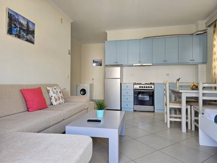 Ganze Wohnung, Ferienwohnung für 3 Personen mit Balkon in Sarandë, Vlorë