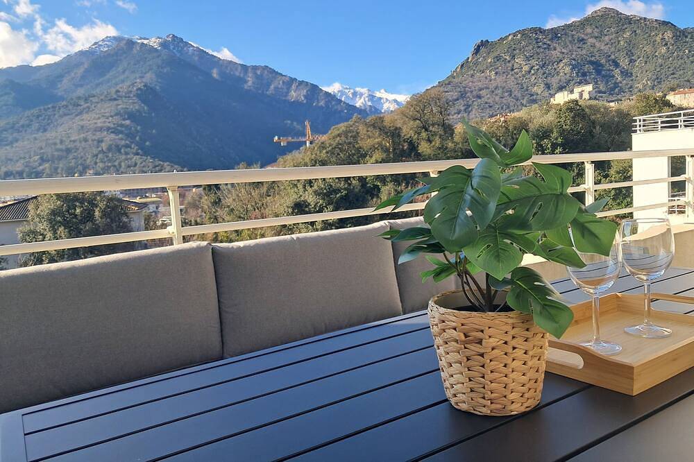 Appartement entier, Appart terrasse couverte vue montagne et citadelle super équipé  2ch 6 personnes in Corte, Parc naturel régional de Corse
