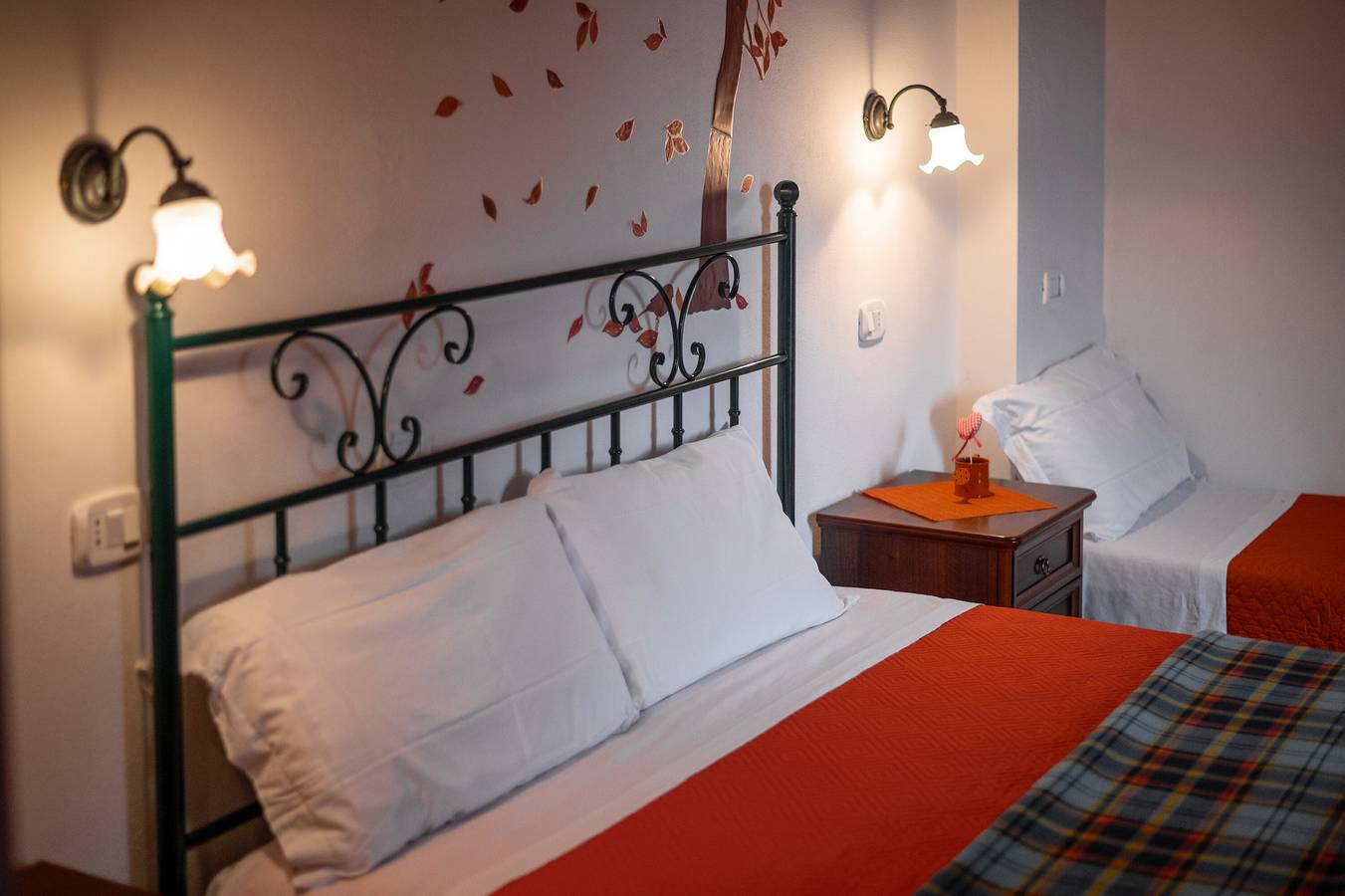Room 'Arancione' with Shared Pool and Shared Garden in Semproniano, Grosseto Province