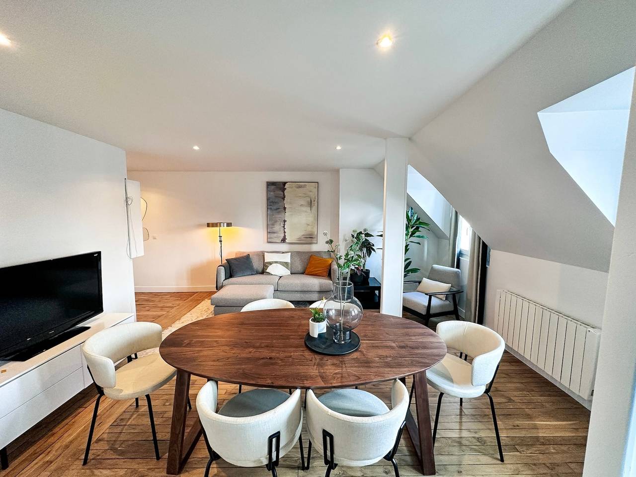 Entire apartment, Copernic Line Elegant 3Br Apartment in Paris in Eiffel Tower, Paris