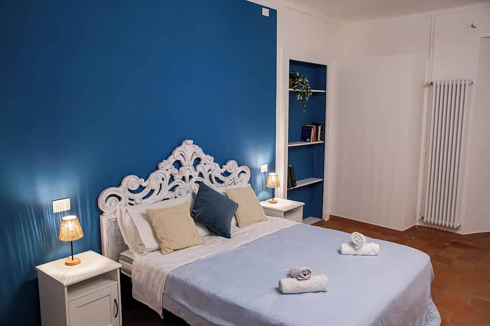 Ganze Wohnung, Cozy House with Lake View • Private Terrace & Self Check-in 24h in Viverone, Canavese