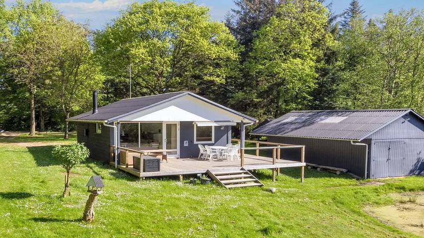 Feriehus for 6 personer, med terrasse i Fur