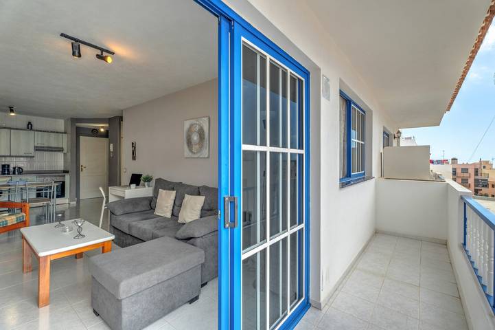 Ganze Wohnung, Ferienwohnung 'Retama' mit Meerblick, privater Terrasse und WLAN in La Postura, Adeje