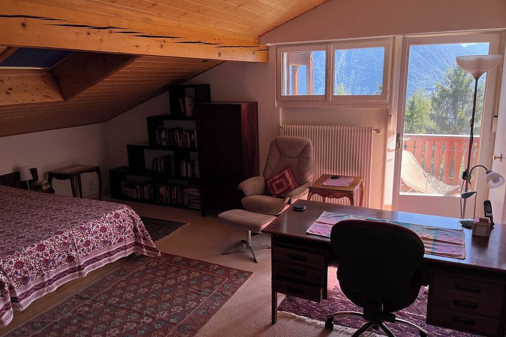 Apartamento entero, Cozy Flat in Mountain Chalet with Panoramic Views in a Serene Setting in Martigny-Combe, Macizo del Mont Blanc