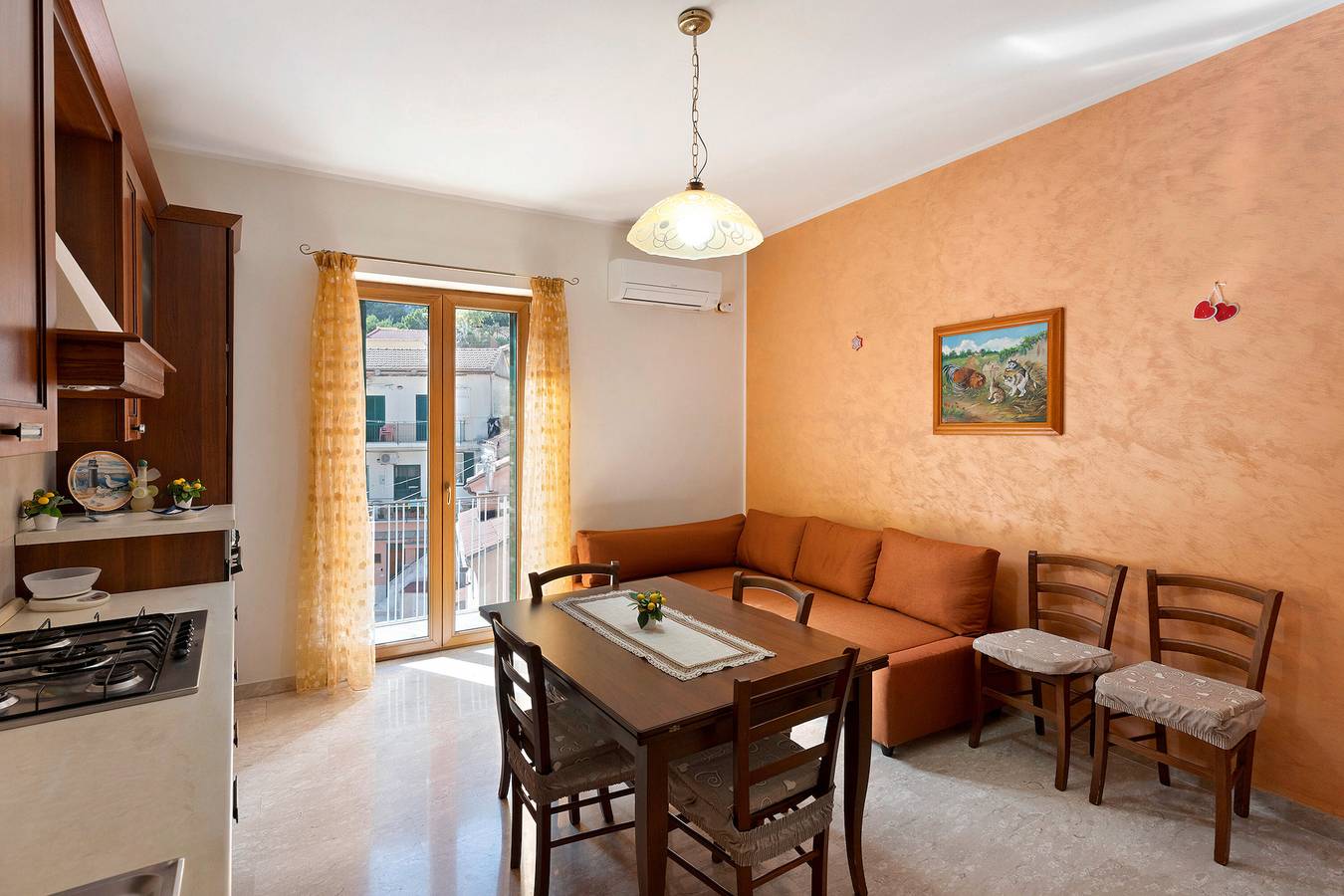 Apartamento entero, Apartamento 'Ce Tour - La Casa del Limone di Nonni' con Vista a la Montaña, Wi-Fi y Aire Acondicionado in Cetara, Costa Amalfitana