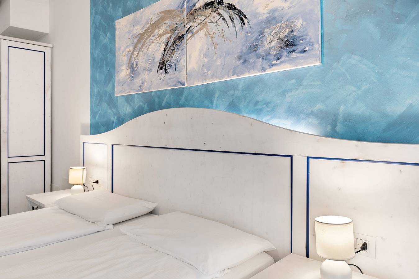Camera 'Relais Villa Olivi Comfort Capri' con Vista Lago, Wi-Fi e Aria Condizionata in Garda, Prealpi Gardesane