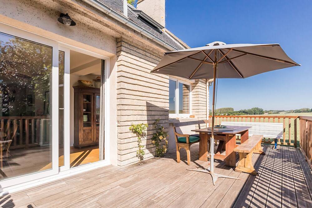 Beautiful house with sea view and fireplace in Ver-sur-Mer, Côte de Nacre