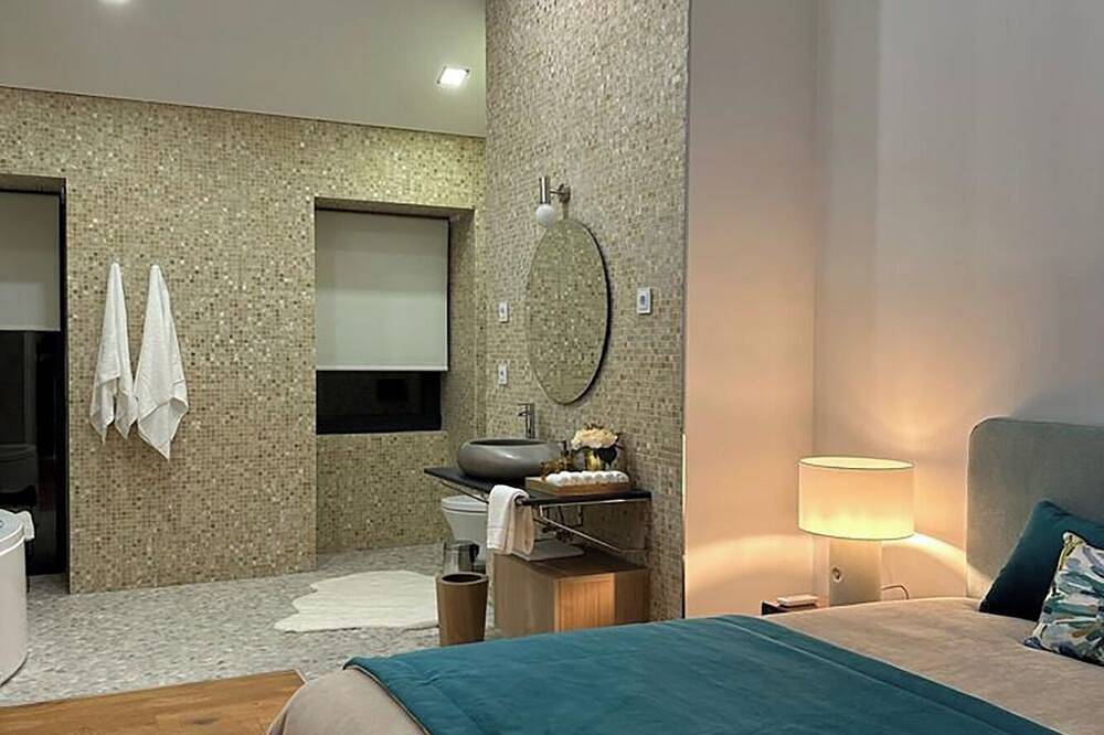 Delightful 4-bedroom estate with Ac in Varzea de Abrunhais in Lamego, Douro-Tal