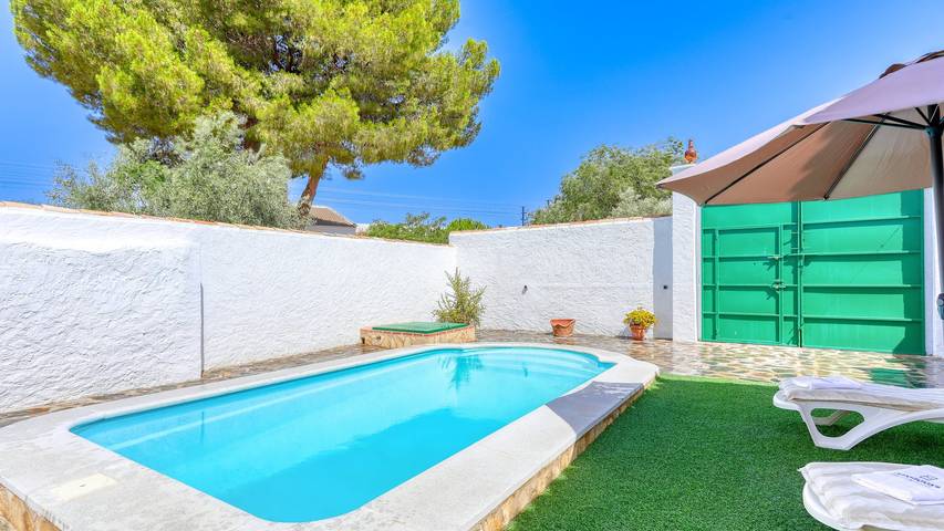 Ferienhaus für 6 Personen, mit Balkon/Terrasse und Pool