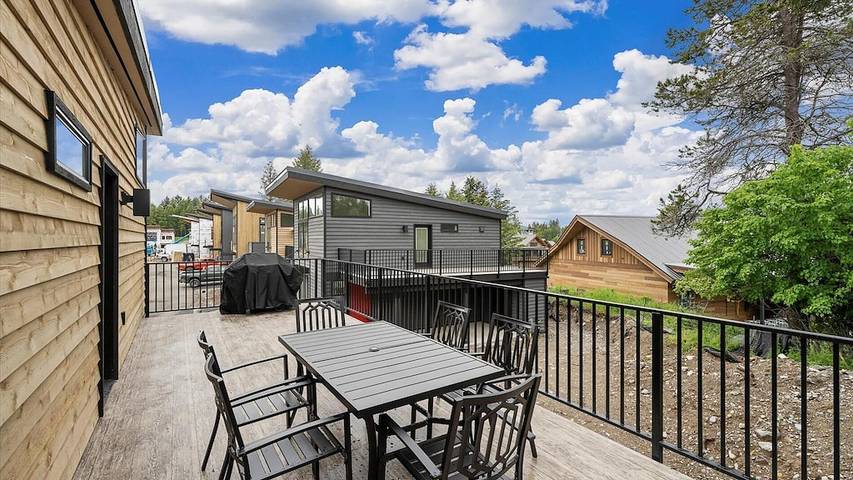 Vacation rental for 6 people, with pool and balcony as well as hot tub in Whitefish