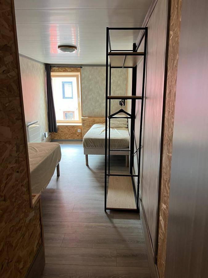 Gîte pour 3 personnes, avec jardin et vue sur le lac ainsi que vue et terrasse à Grandrupt - 4