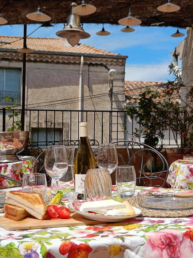 Location de vacances pour 2 personnes, avec terrasse et vue à Neffiès - 2