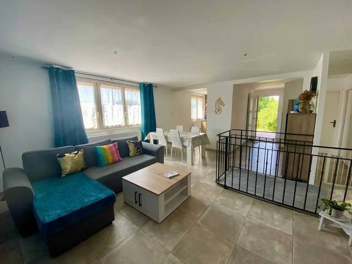 Gîte pour 4 personnes, avec terrasse à Saint-Julien (Bourgogne)