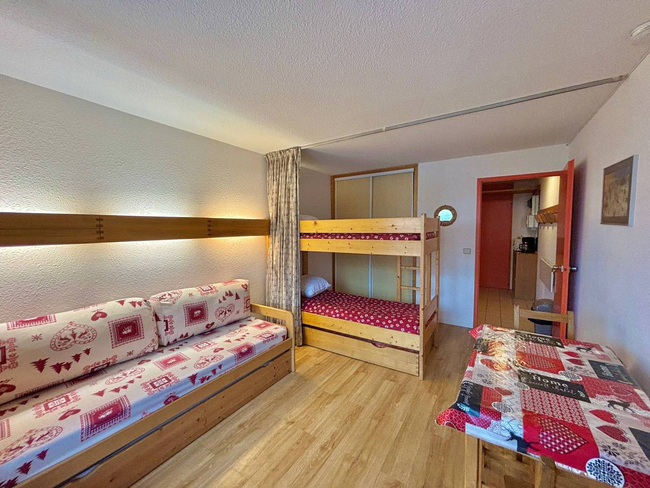 Estudio entero, Estudio para 4 personas con acceso directo a pistas en el corazón de Les Menuires in Les Menuires, Saint-Martin-de-Belleville