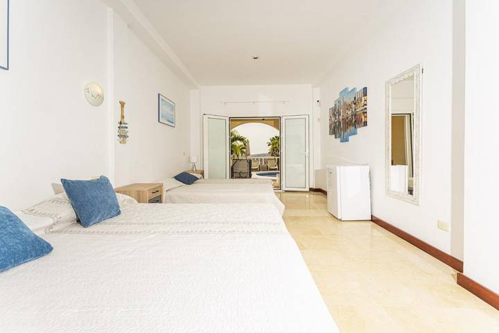 Villa für 12 Personen, mit Pool und Whirlpool sowie Balkon in Adeje - 3