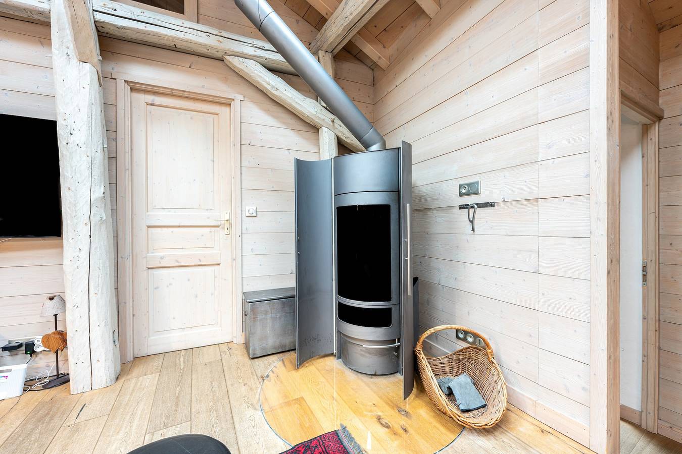 Appartement entier, Appartement "Le Galetas" avec vue sur les montagnes et Wi-Fi in Brides-les-Bains, Les Trois Vallées