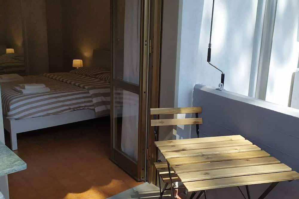 Entire apartment, Beach House, 300 m dal mare, Marina di Massa, free bike, wifi, air conditioning in Marina di Massa, Massa